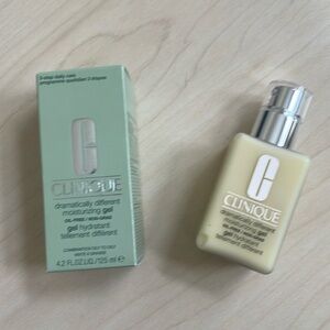 Clinique Dramatically Different Moisturizing Gel 4.2oz 125 Ml